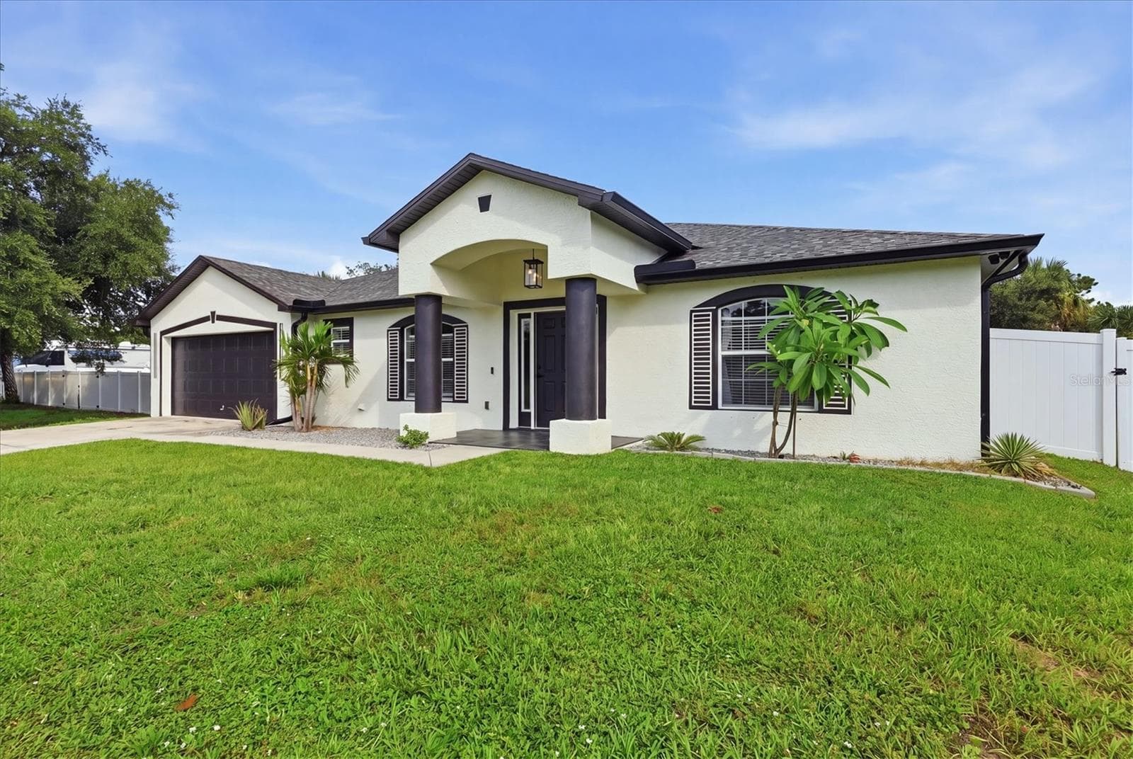 Single Family Residence at 281 PEMBROKE DR, PORT CHARLOTTE, photo 2 of 53