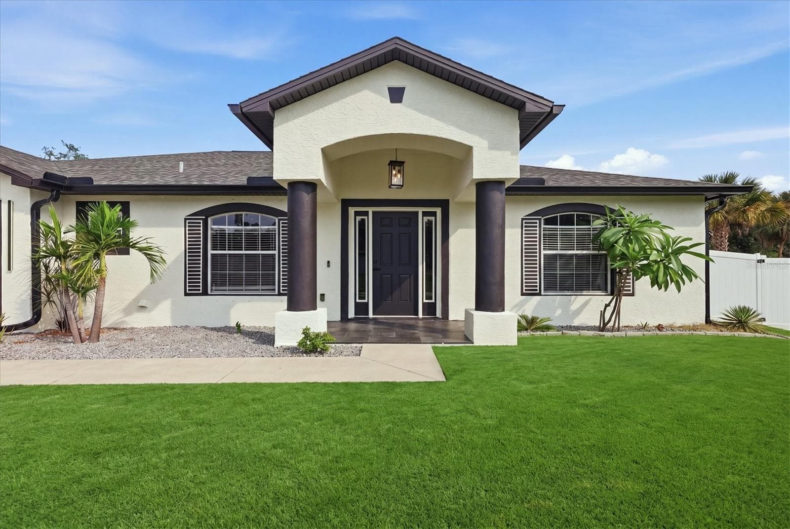 Single Family Residence at 281 PEMBROKE DR, PORT CHARLOTTE, photo 3 of 53