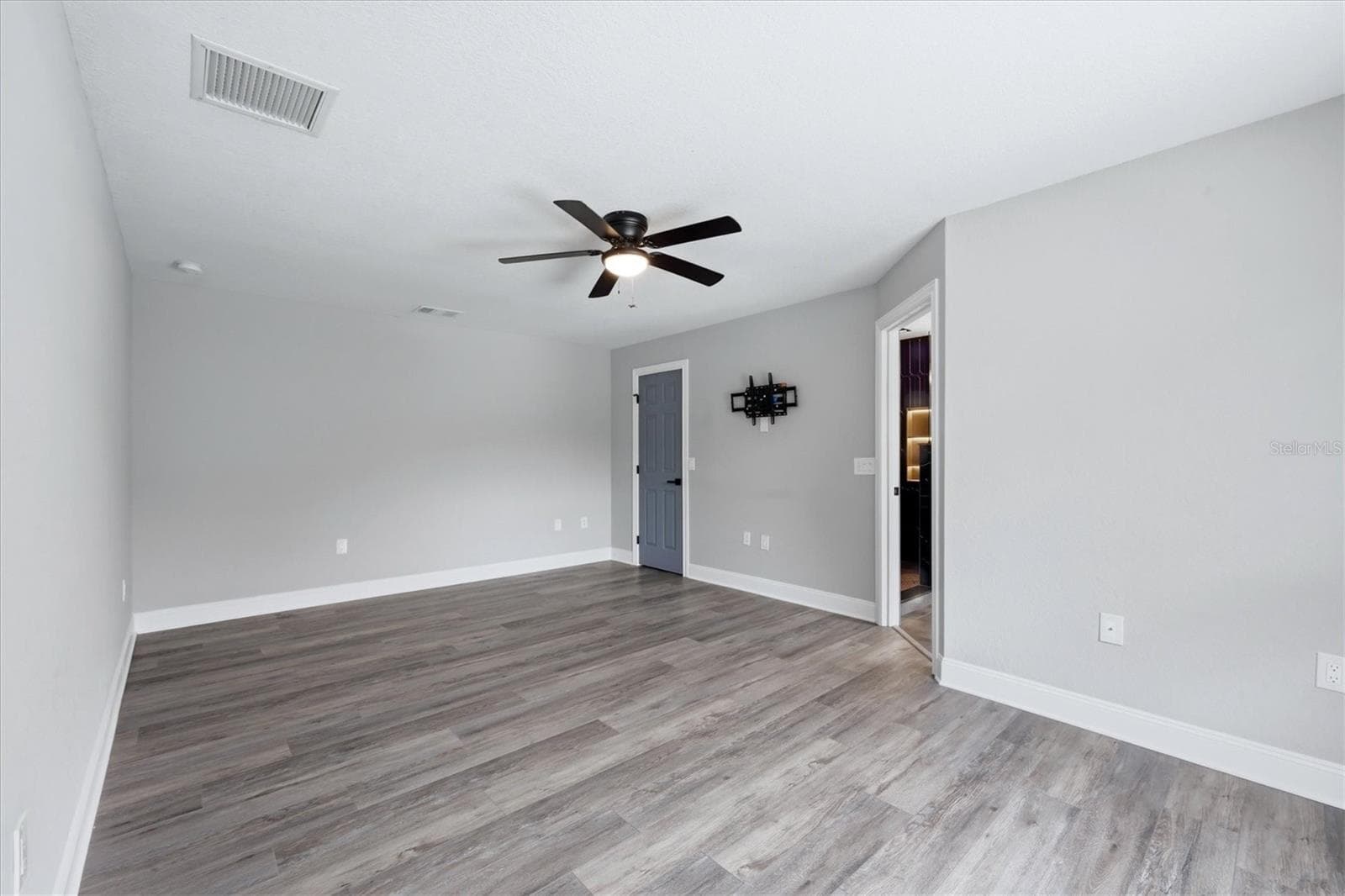 Single Family Residence at 281 PEMBROKE DR, PORT CHARLOTTE, photo 19 of 53