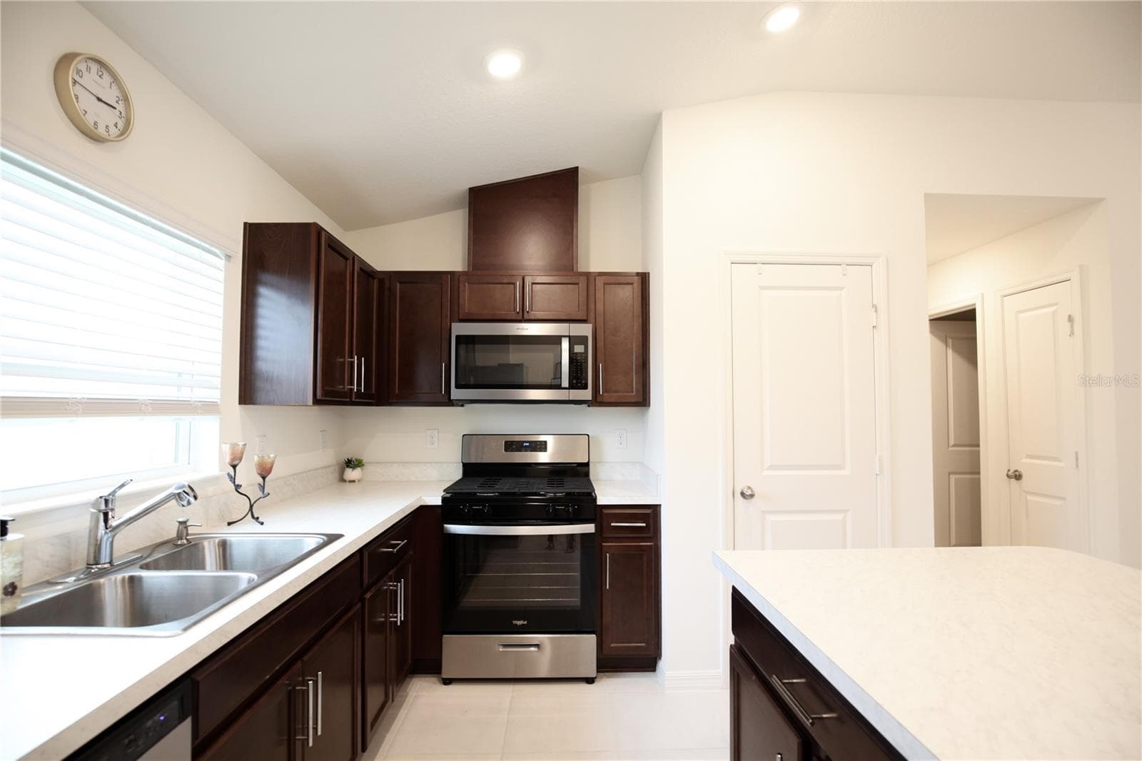 KITCHEN - 9791 CARSON WAY, LEESBURG