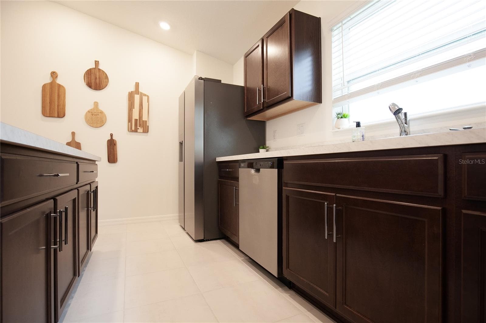 KITCHEN - 9791 CARSON WAY, LEESBURG