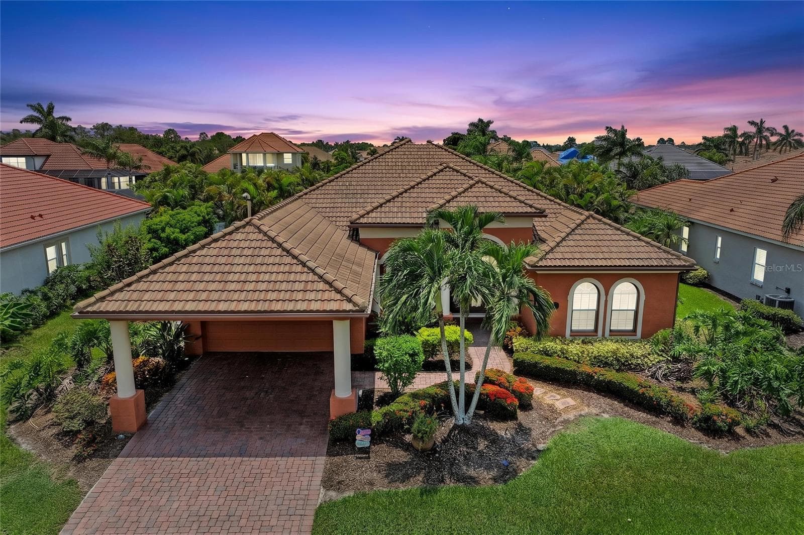 Front of home - 545 MAST DR, BRADENTON