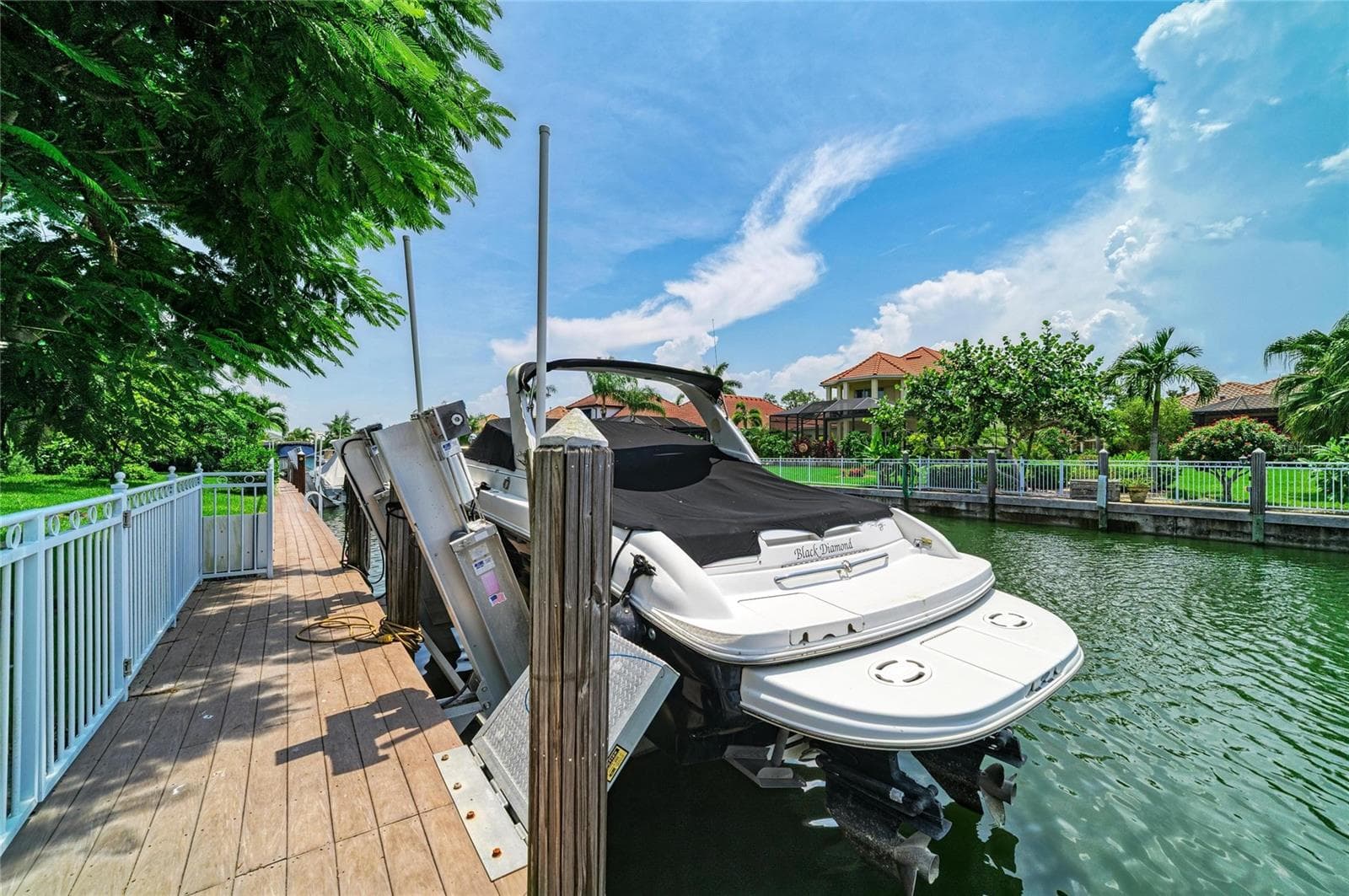 14K lbs boat lift - 545 MAST DR, BRADENTON