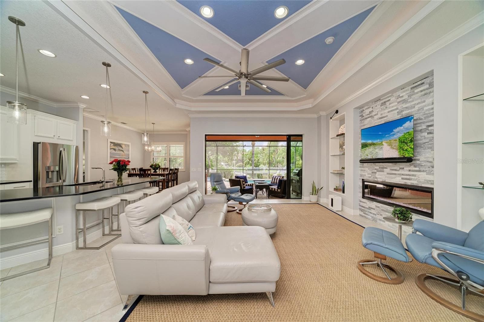 Living Room - 545 MAST DR, BRADENTON