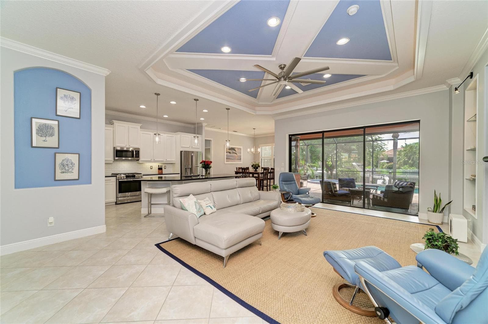 Living Room - 545 MAST DR, BRADENTON
