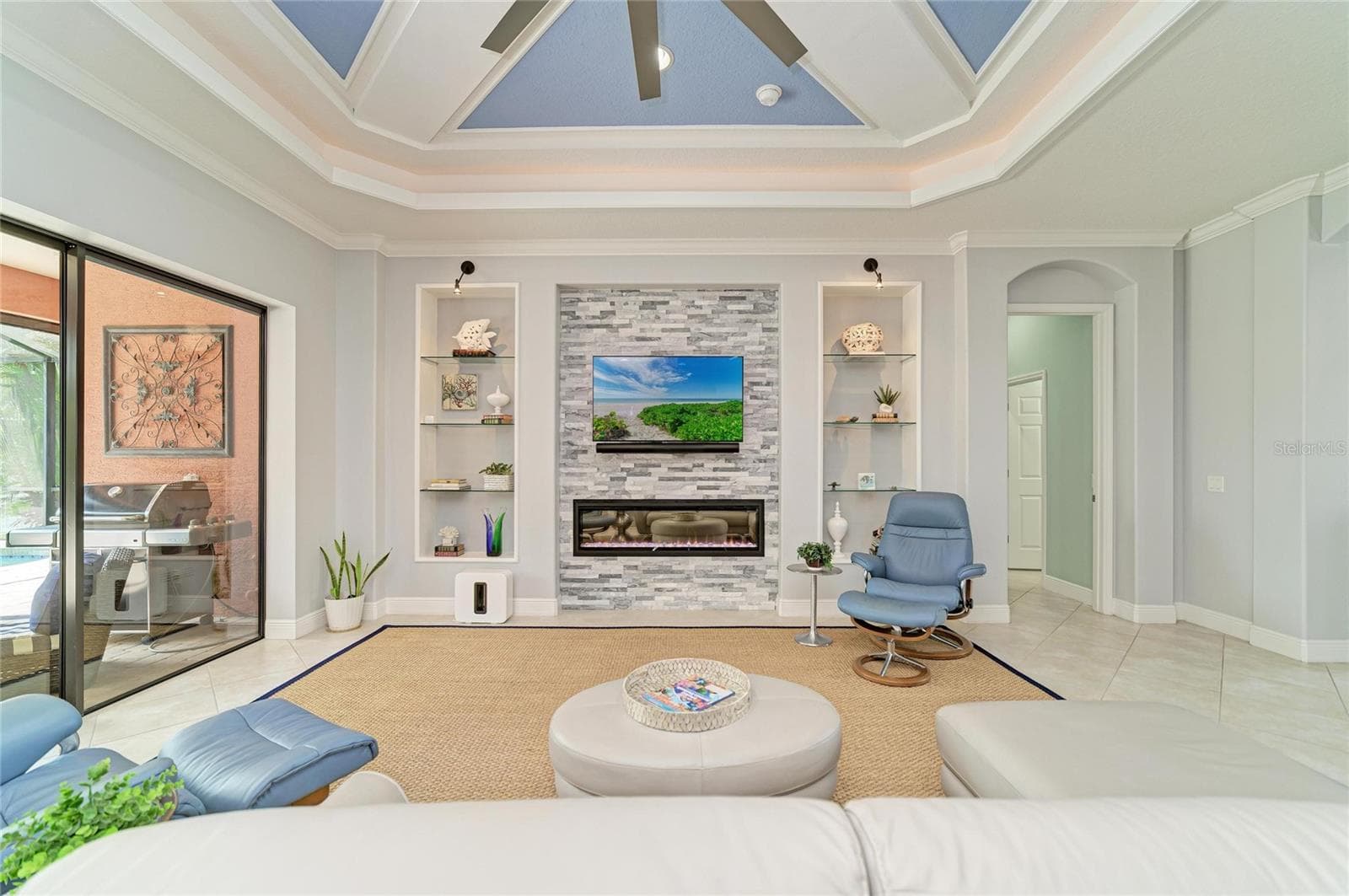 Living Room - 545 MAST DR, BRADENTON