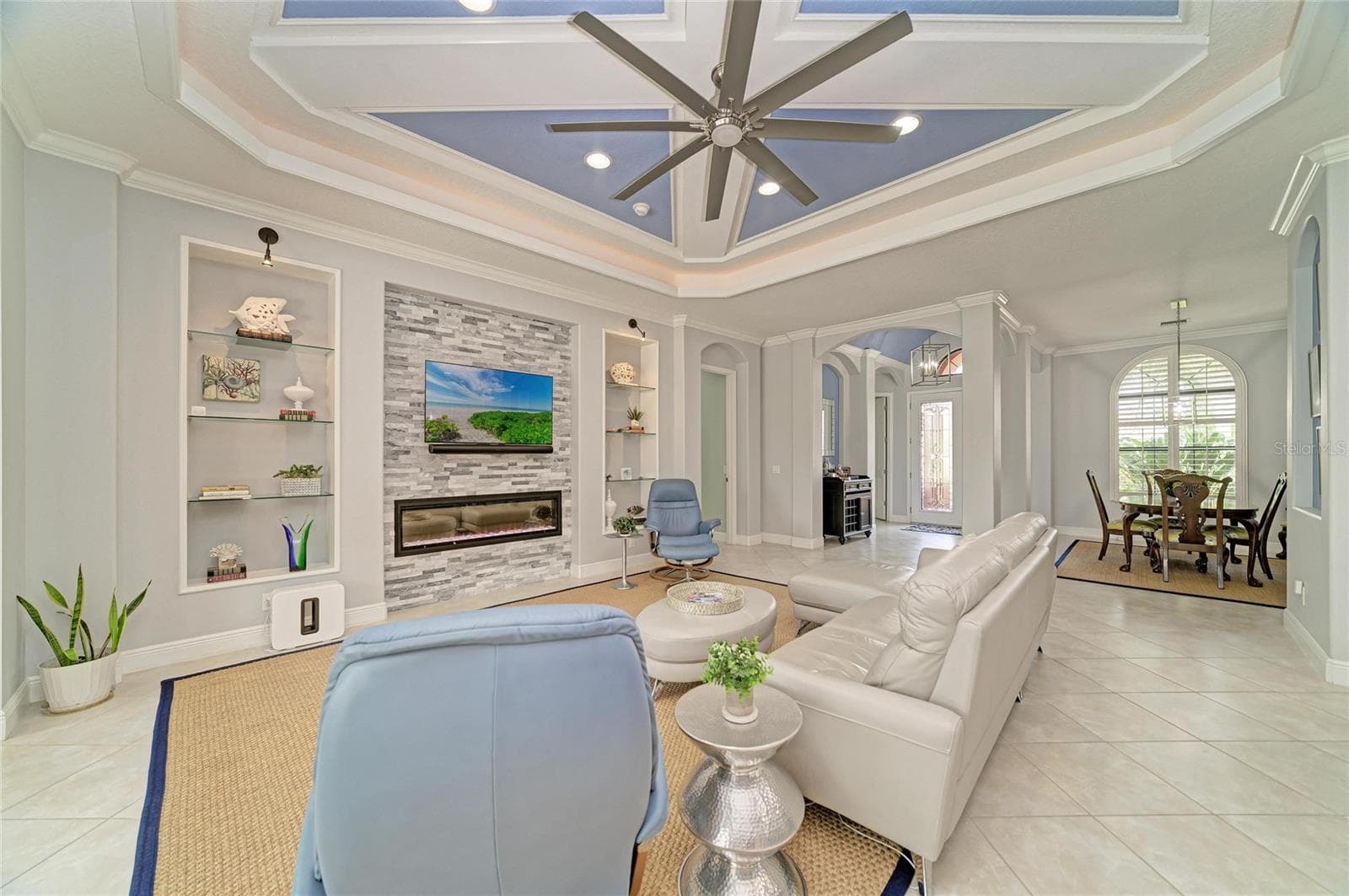 Living Room - 545 MAST DR, BRADENTON
