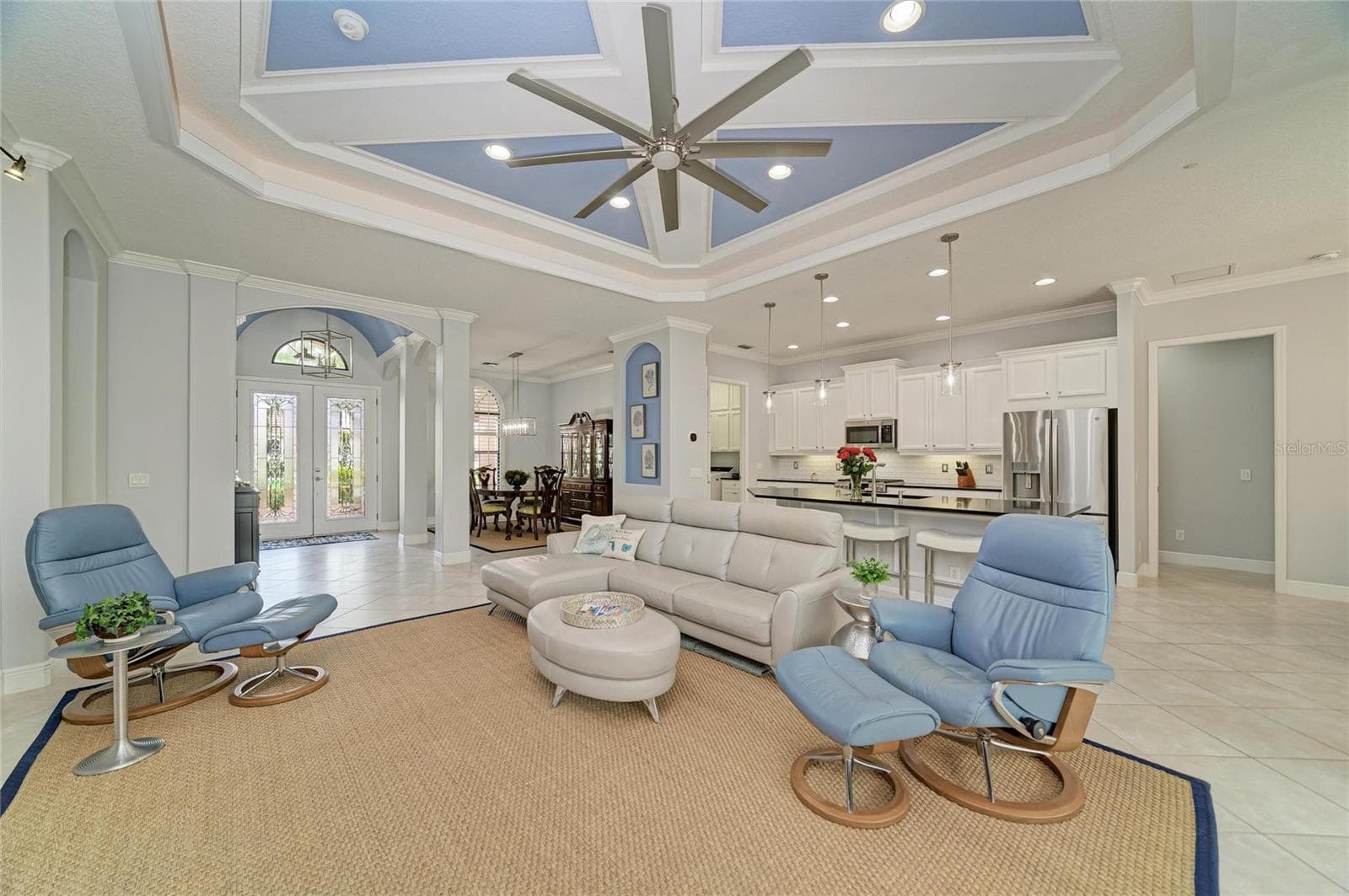 Living Room - 545 MAST DR, BRADENTON
