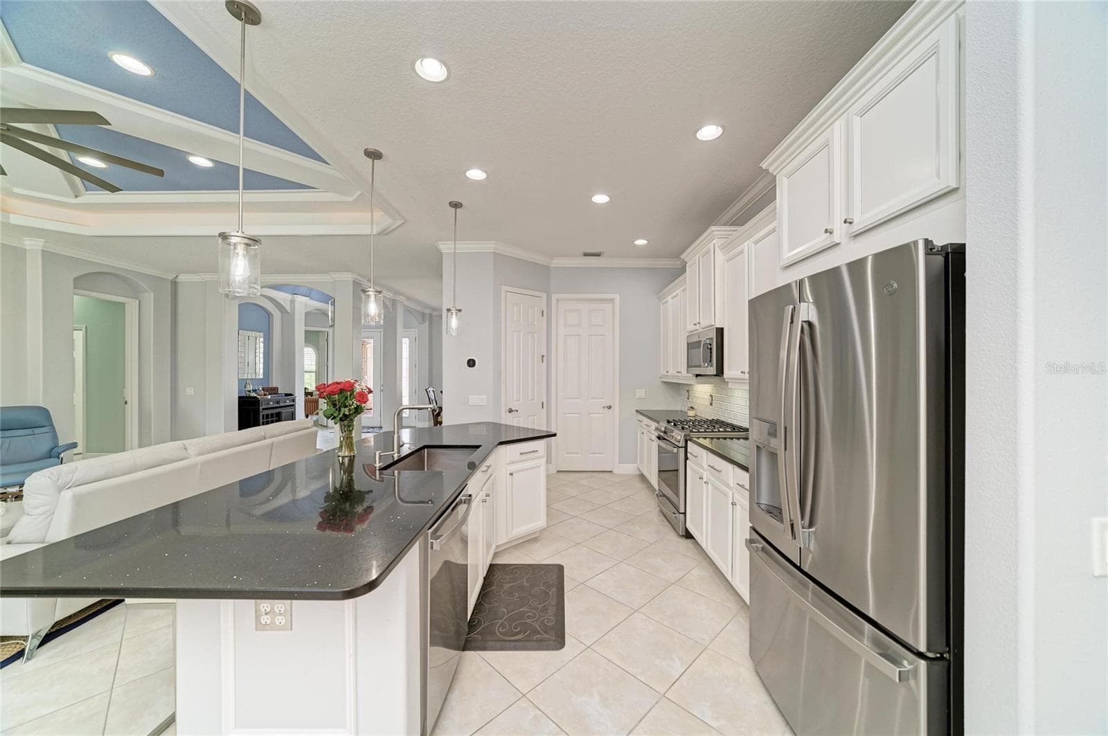 Kitchen - 545 MAST DR, BRADENTON