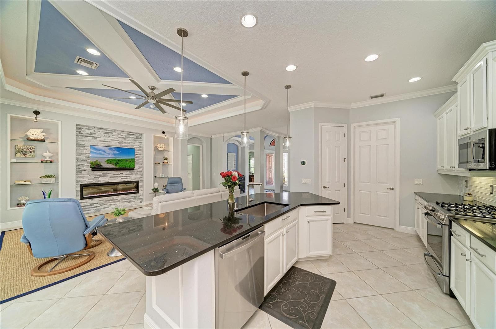 Kitchen - 545 MAST DR, BRADENTON