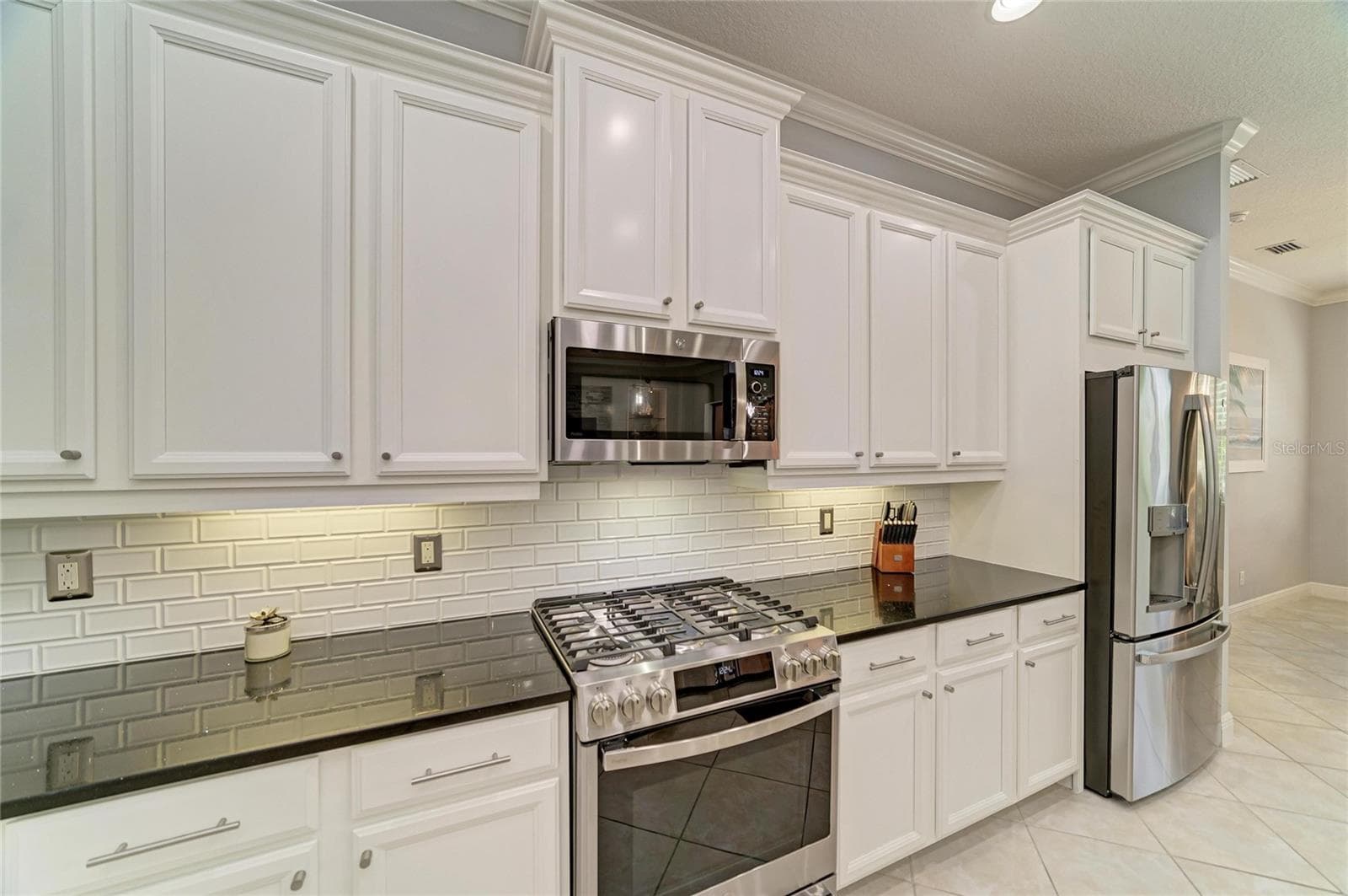 Kitchen - 545 MAST DR, BRADENTON