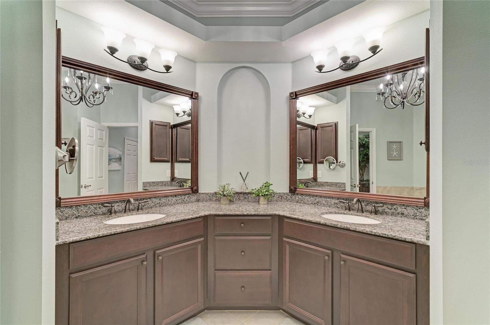 Primary Ensuite Bathroom - 545 MAST DR, BRADENTON
