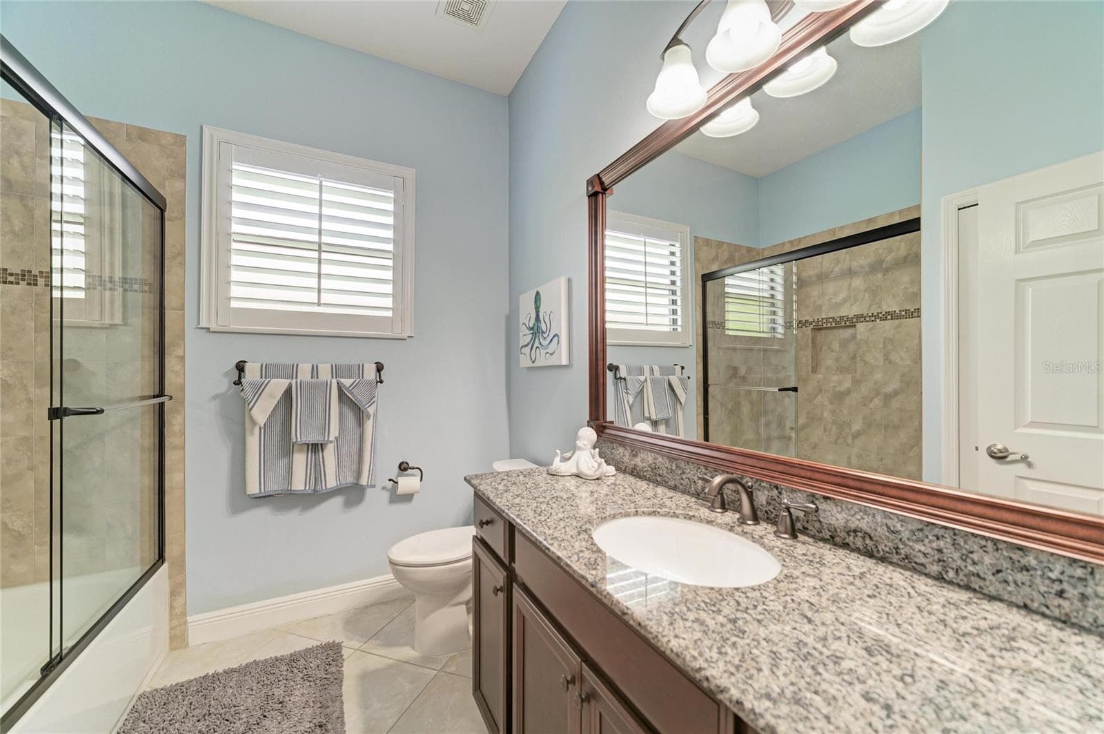 Guest Bathroom - 545 MAST DR, BRADENTON