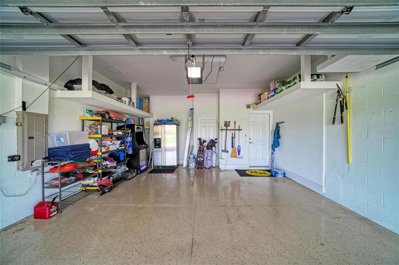 Garage - 545 MAST DR, BRADENTON