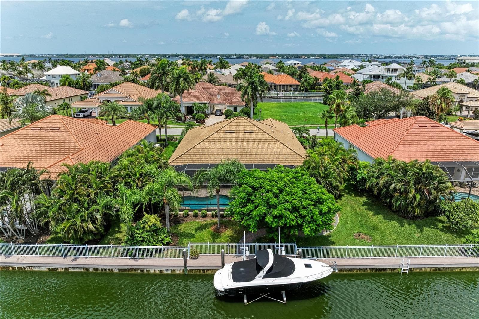 Back of home - 545 MAST DR, BRADENTON