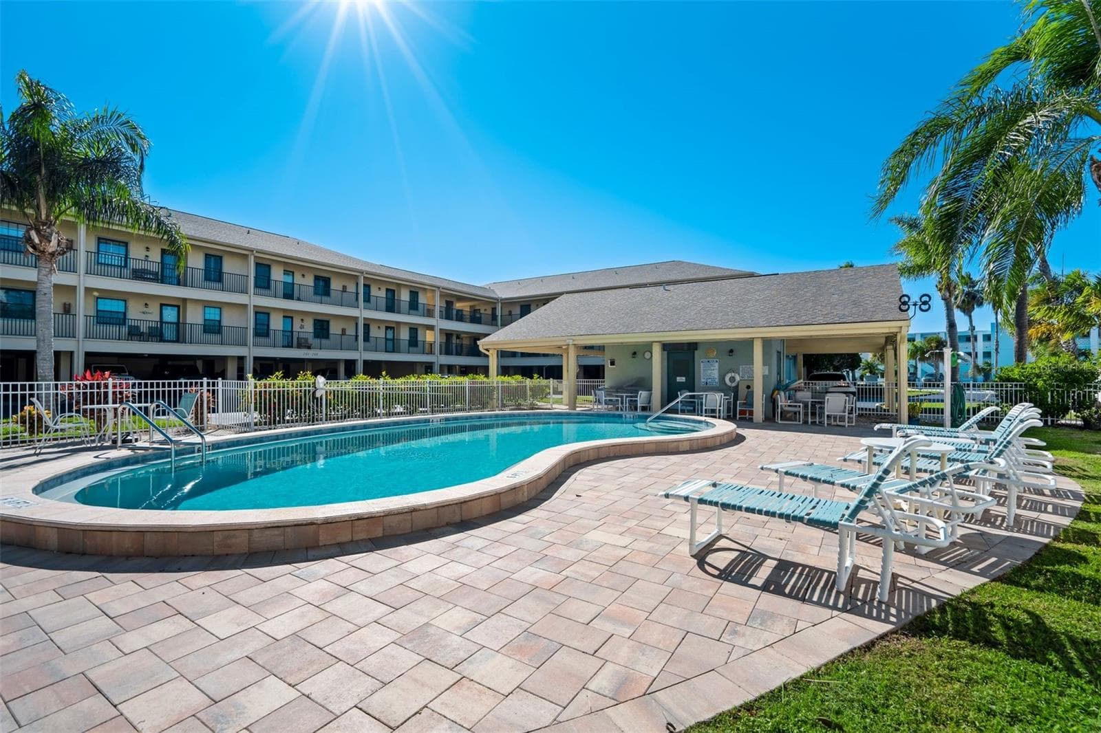 Pool Deck Seating - 460 S PAULA DR #108, DUNEDIN