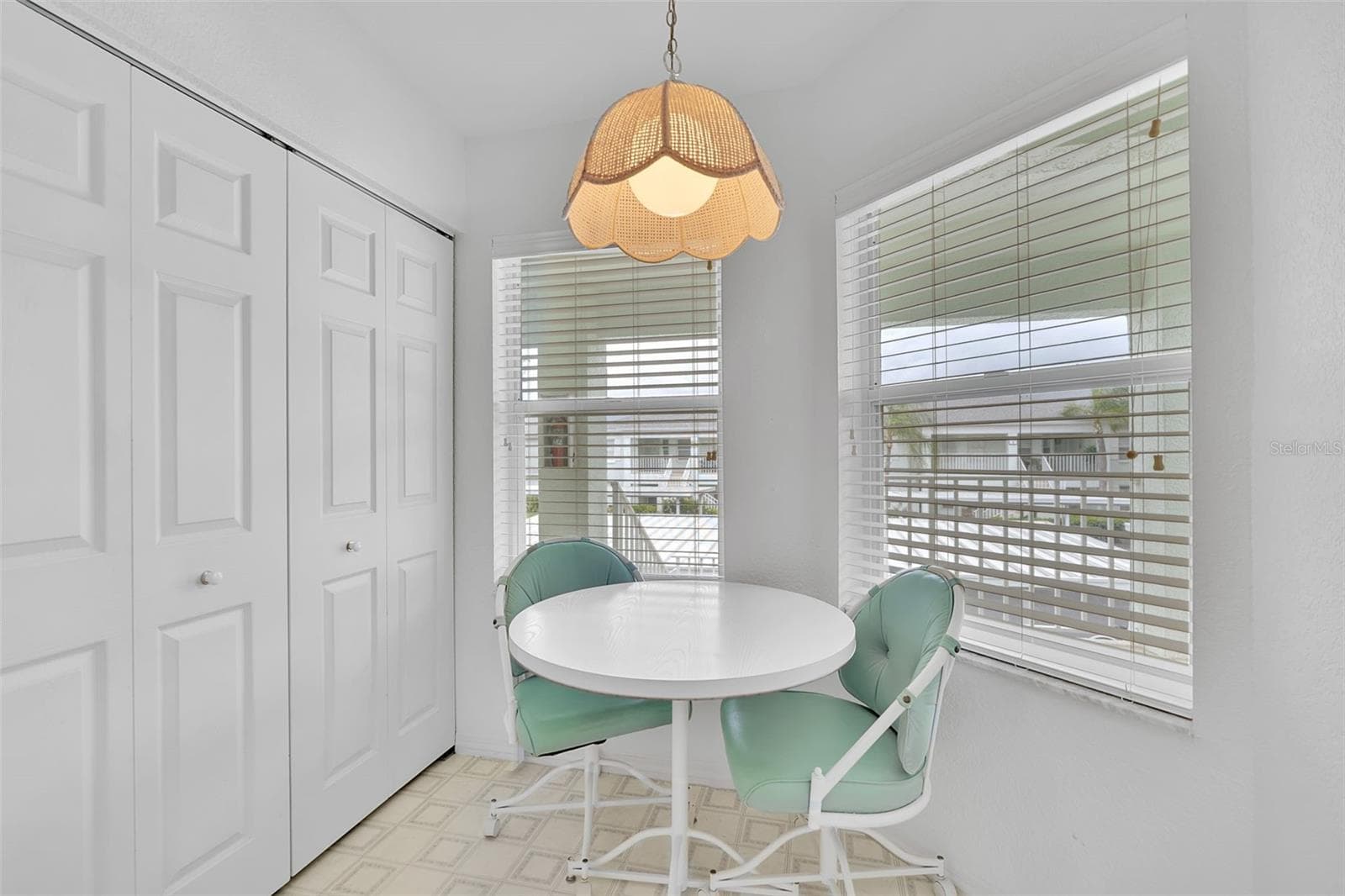 Breakfast Nook - 5725 GREENWOOD AVE #4201, NORTH PORT