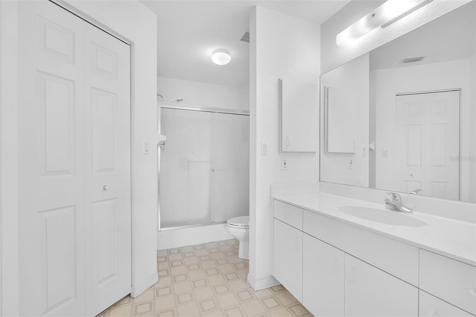 En-Suite Primary Bathroom - 5725 GREENWOOD AVE #4201, NORTH PORT