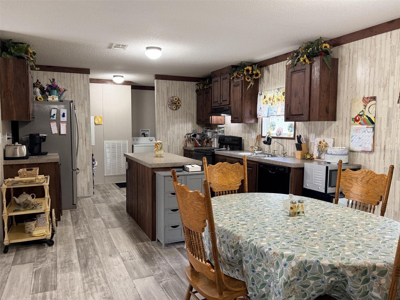 Manufactured Home at 279 NE 576TH ST, OLD TOWN, photo 9 of 21