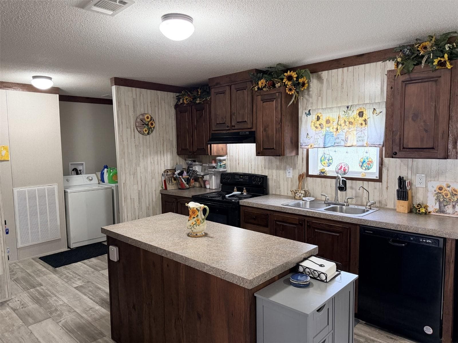 Manufactured Home at 279 NE 576TH ST, OLD TOWN, photo 11 of 21