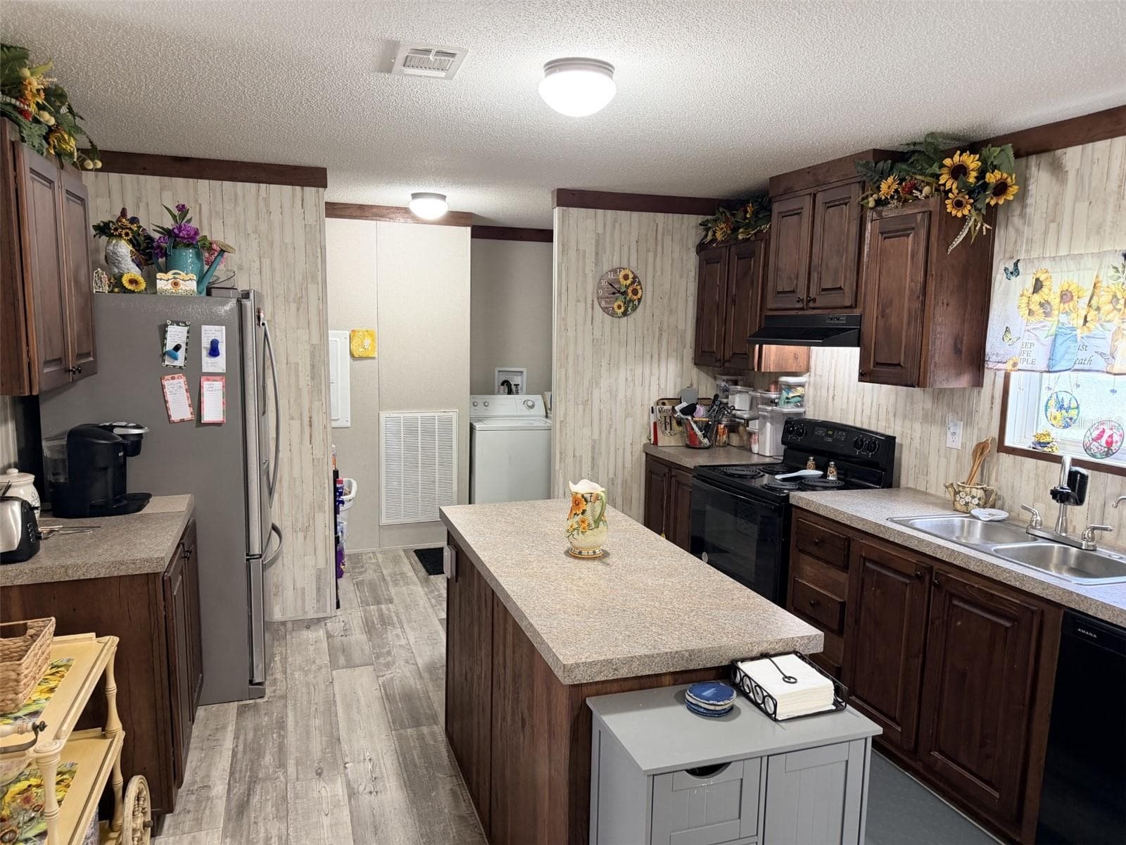Manufactured Home at 279 NE 576TH ST, OLD TOWN, photo 12 of 21