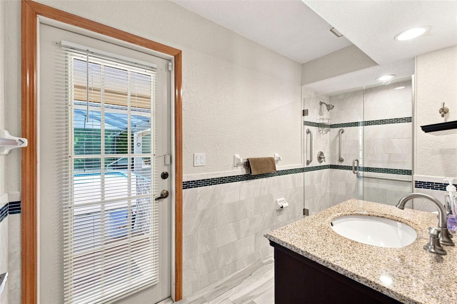 guest bathroom - 10307 WATERS EDGE CT, WEEKI WACHEE