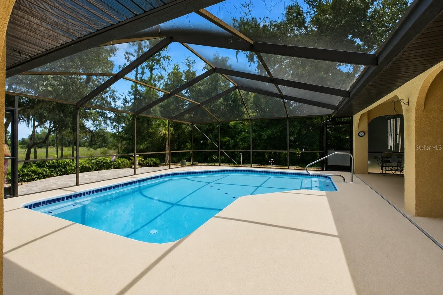 Large pool - 10307 WATERS EDGE CT, WEEKI WACHEE