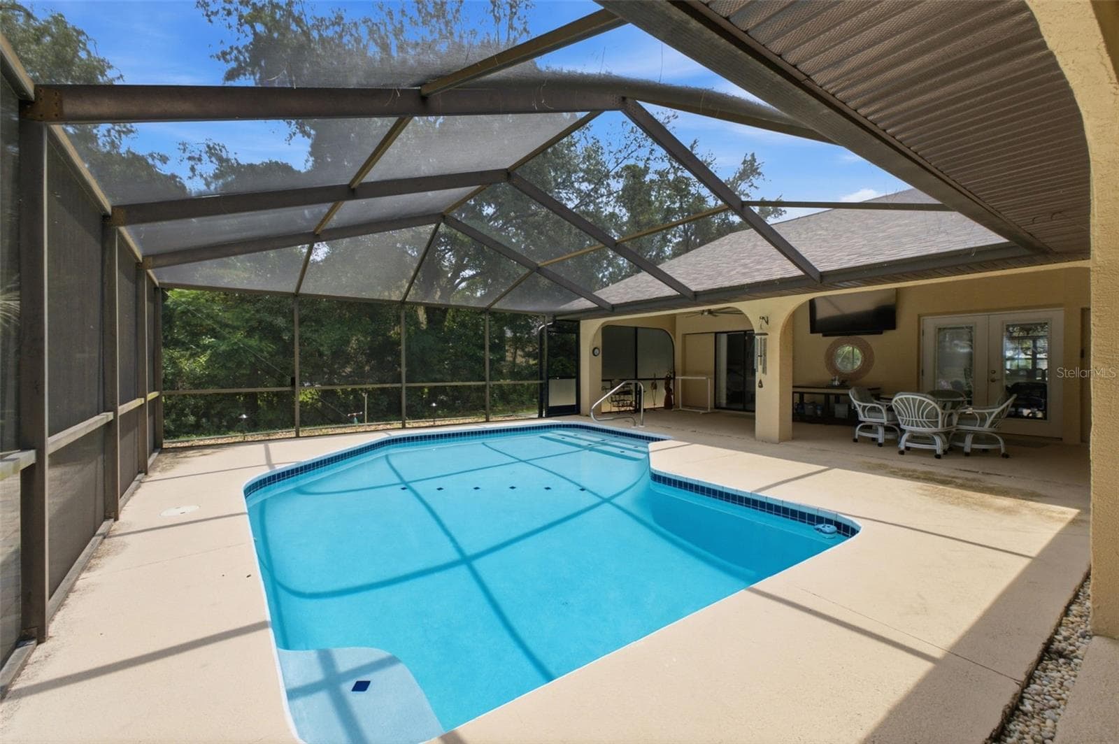 Large pool - 10307 WATERS EDGE CT, WEEKI WACHEE