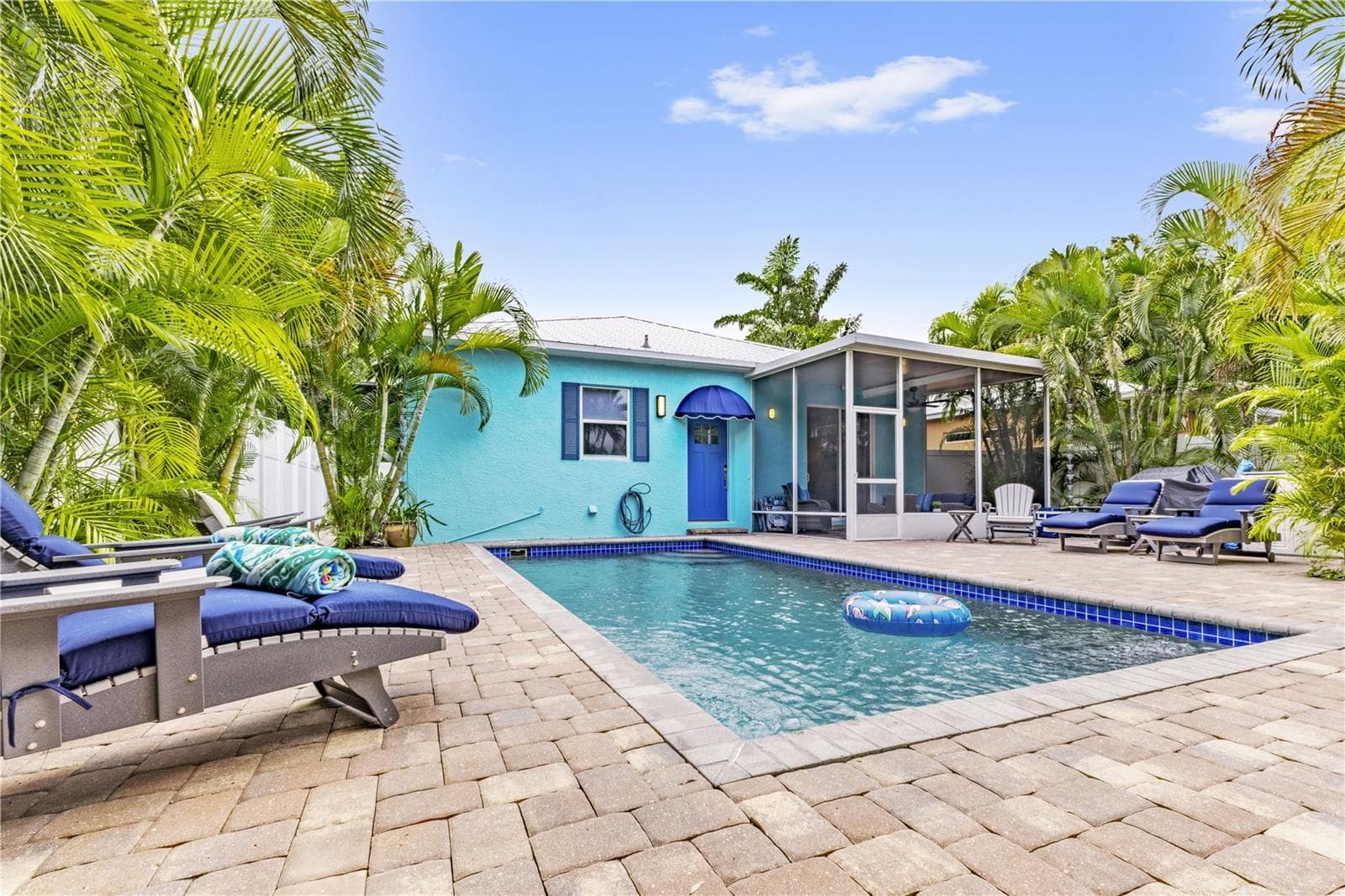 Duplex at 2047 ROSELAWN ST, SARASOTA, photo 2 of 41