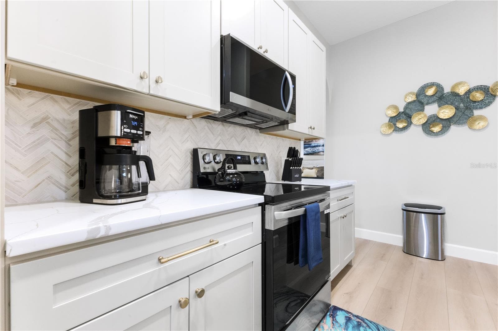 Duplex at 2047 ROSELAWN ST, SARASOTA, photo 4 of 41