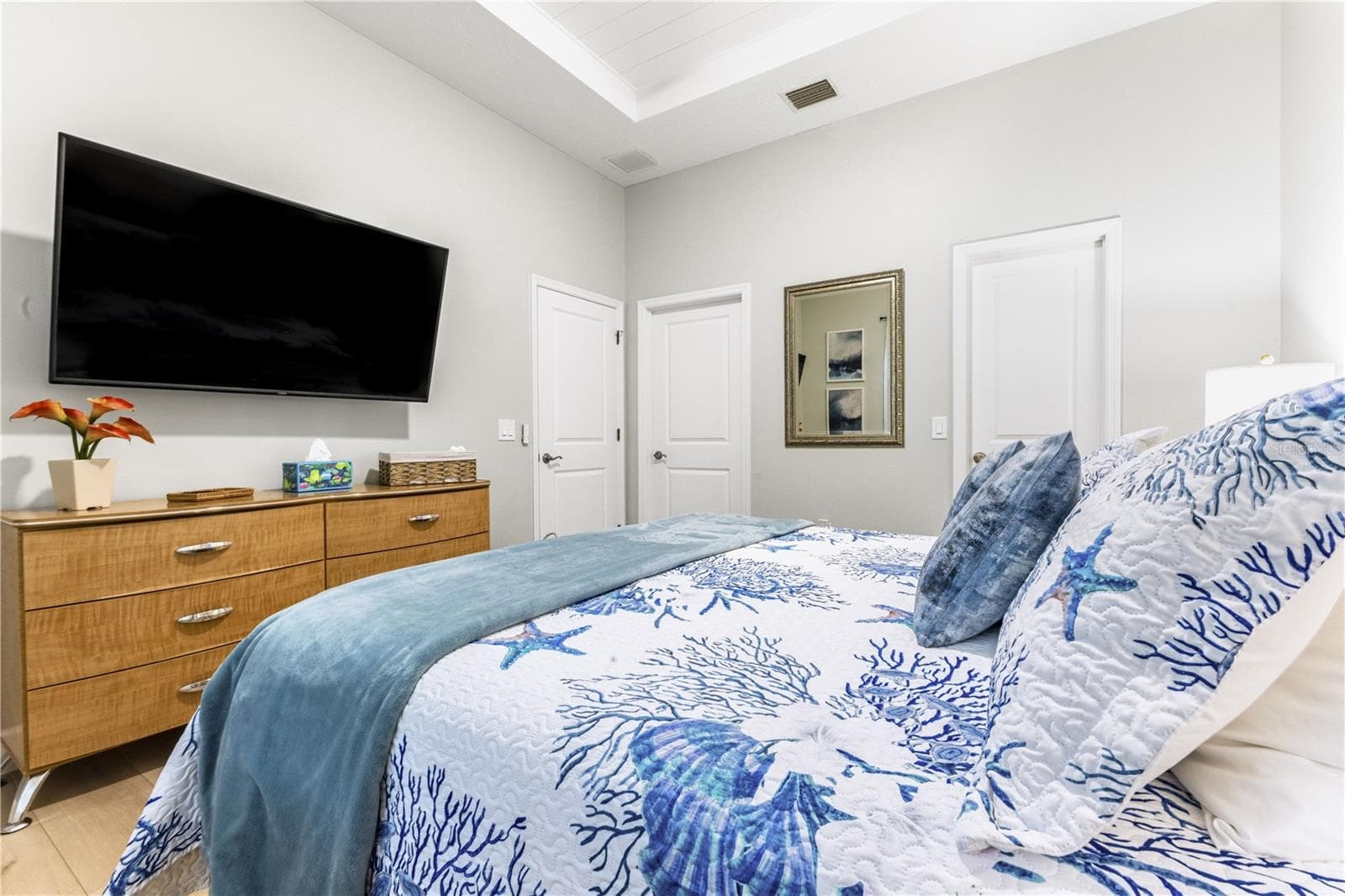 Duplex at 2047 ROSELAWN ST, SARASOTA, photo 16 of 41