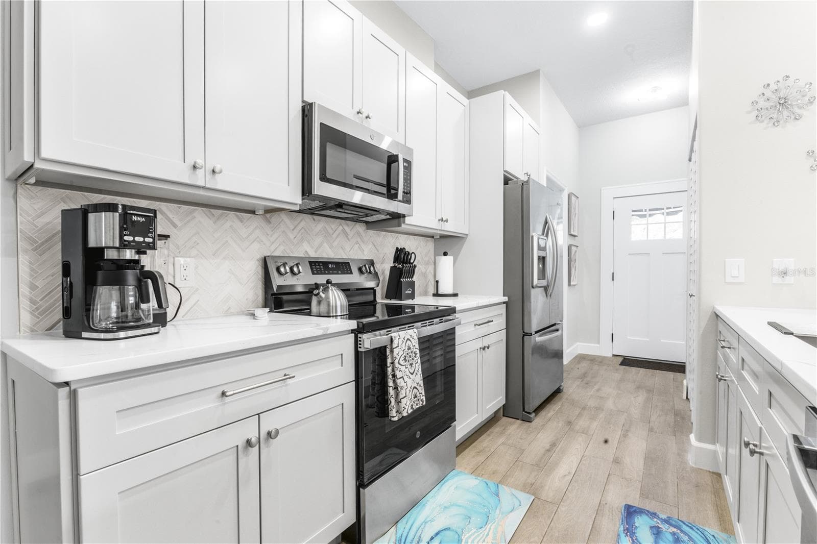 Duplex at 2047 ROSELAWN ST, SARASOTA, photo 25 of 41