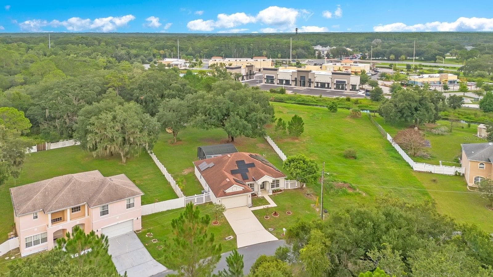 Over 1/2 acre lot that backs up to conservation! - 46 CORDONA DR, KISSIMMEE