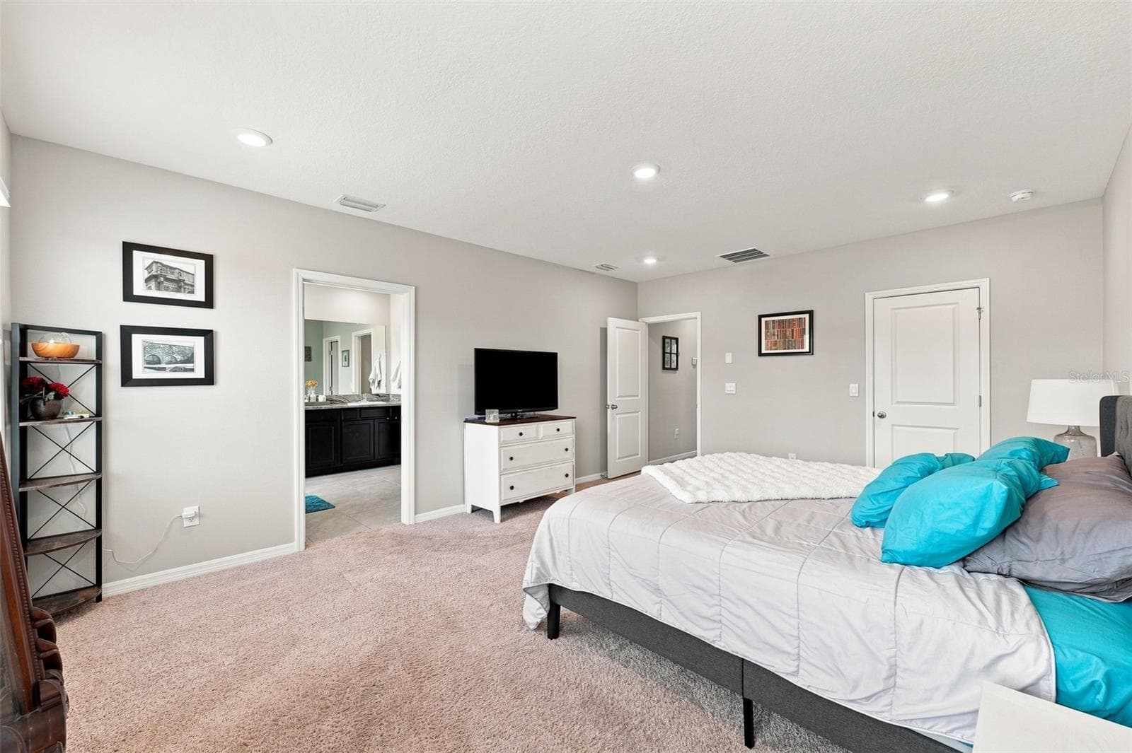 Single Family Residence at 8673 BOWER BASS CIR, WESLEY CHAPEL, photo 19 of 44