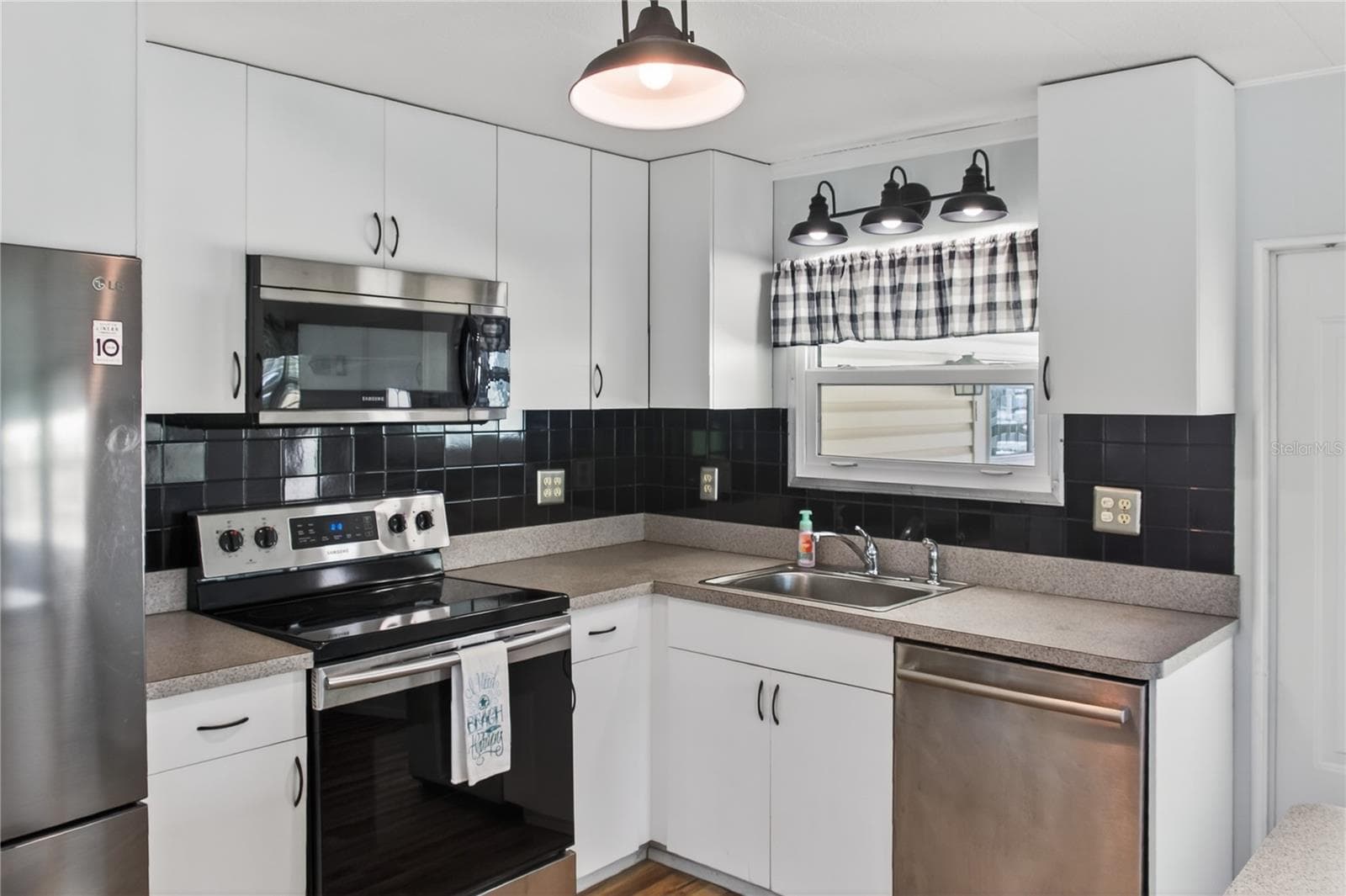 Mobile Home at 808 S GREEN CIR, VENICE, photo 18 of 69