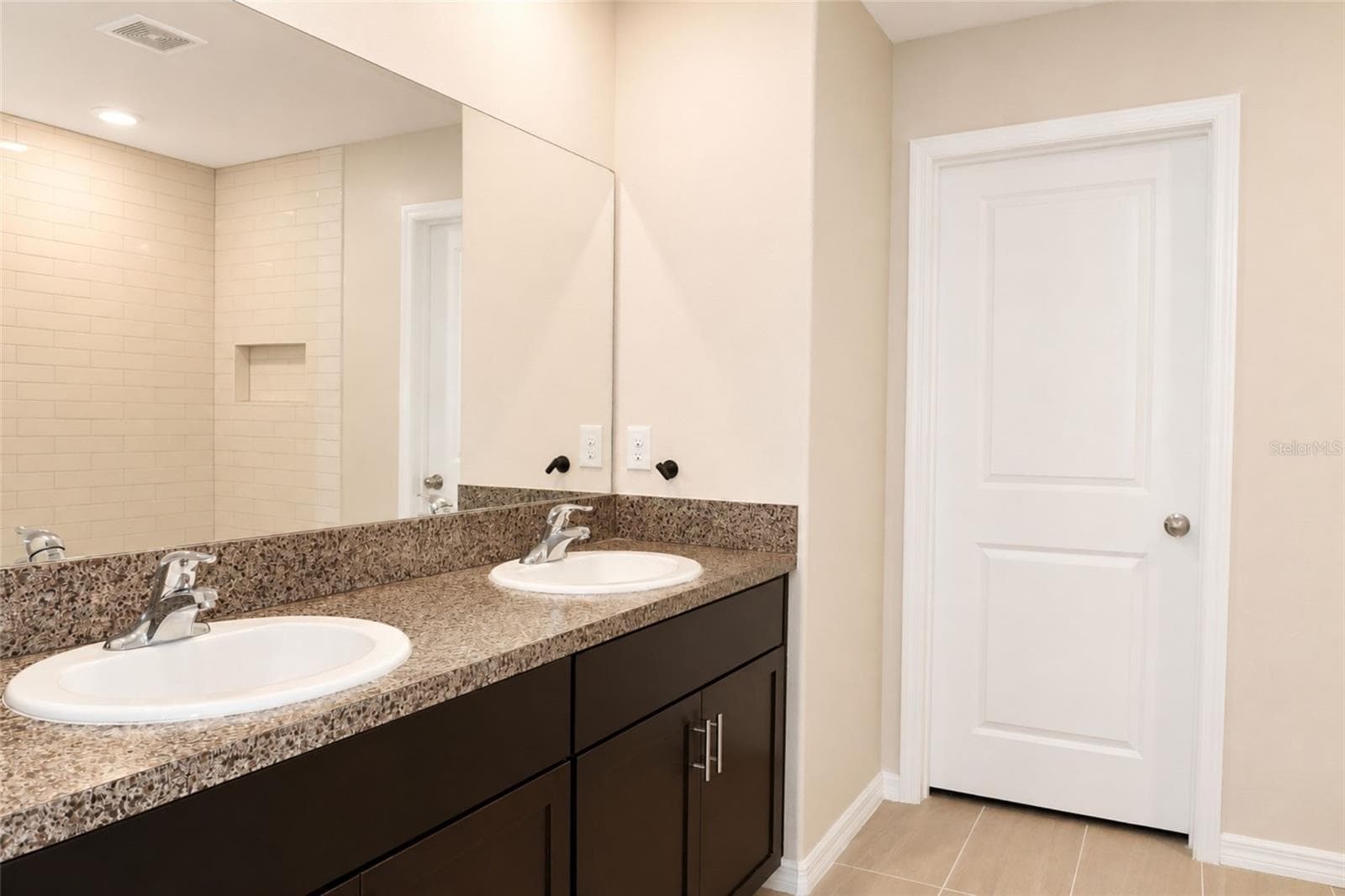 Single Family Residence at 715 CALICO SCALLOP ST, RUSKIN, photo 10 of 24