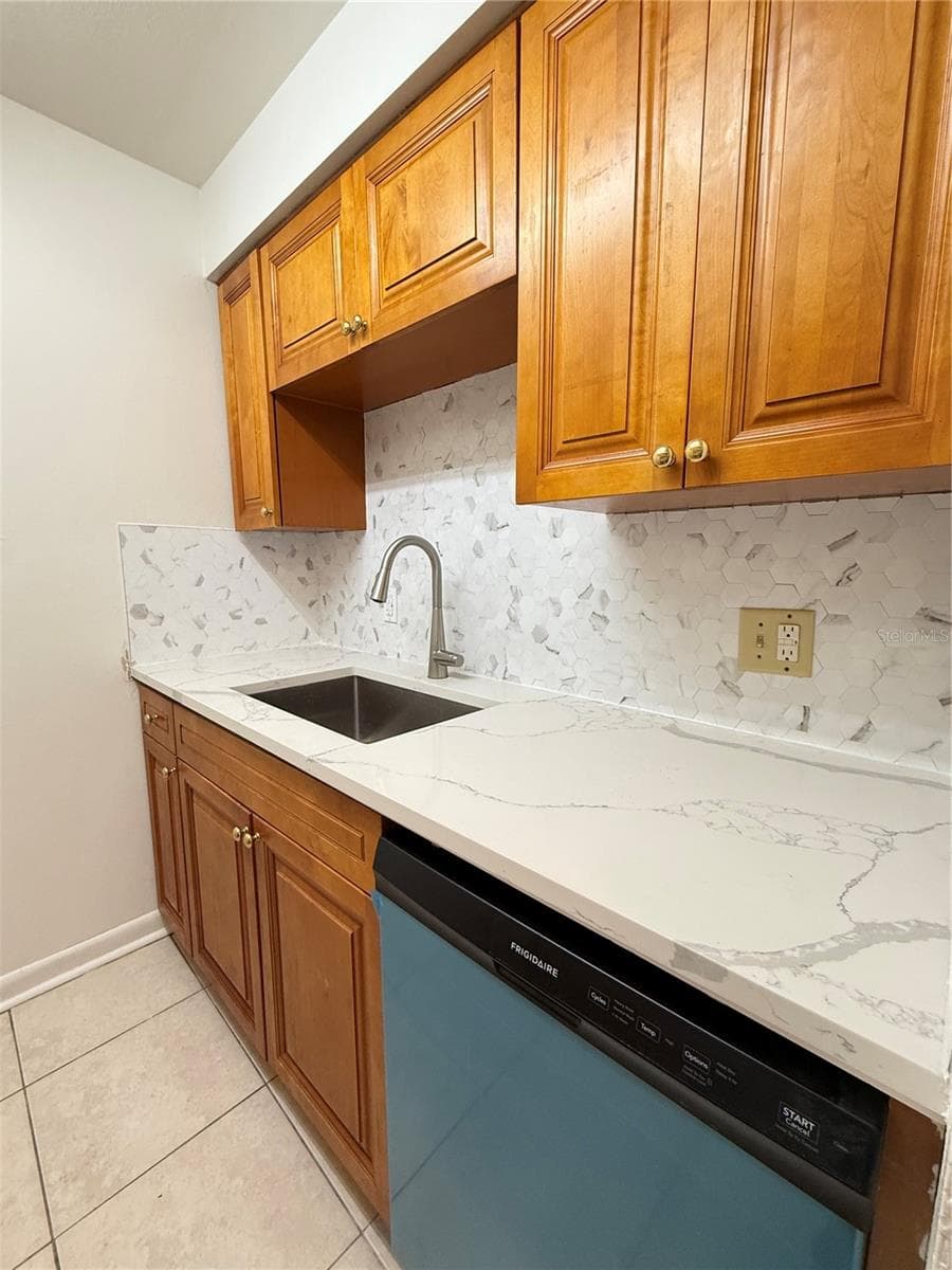 Condominium at 14308 HANGING MOSS CIR #102, TAMPA, photo 9 of 34