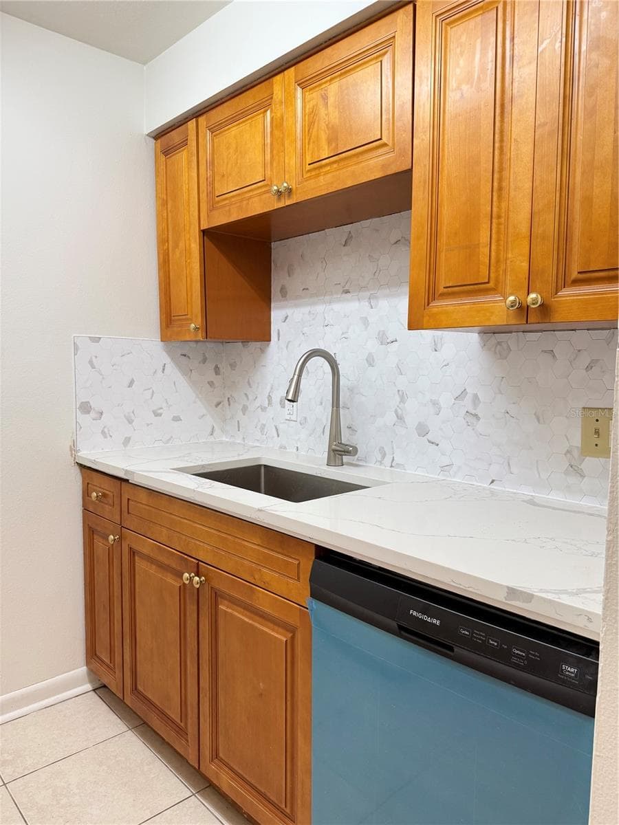 Condominium at 14308 HANGING MOSS CIR #102, TAMPA, photo 10 of 34