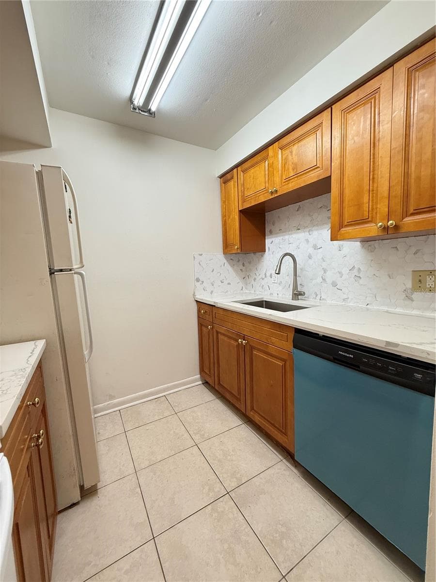 Condominium at 14308 HANGING MOSS CIR #102, TAMPA, photo 11 of 34