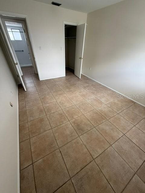 2nd bedroom w/ walk-in - 2223 SUNSET DR #E24, BRADENTON