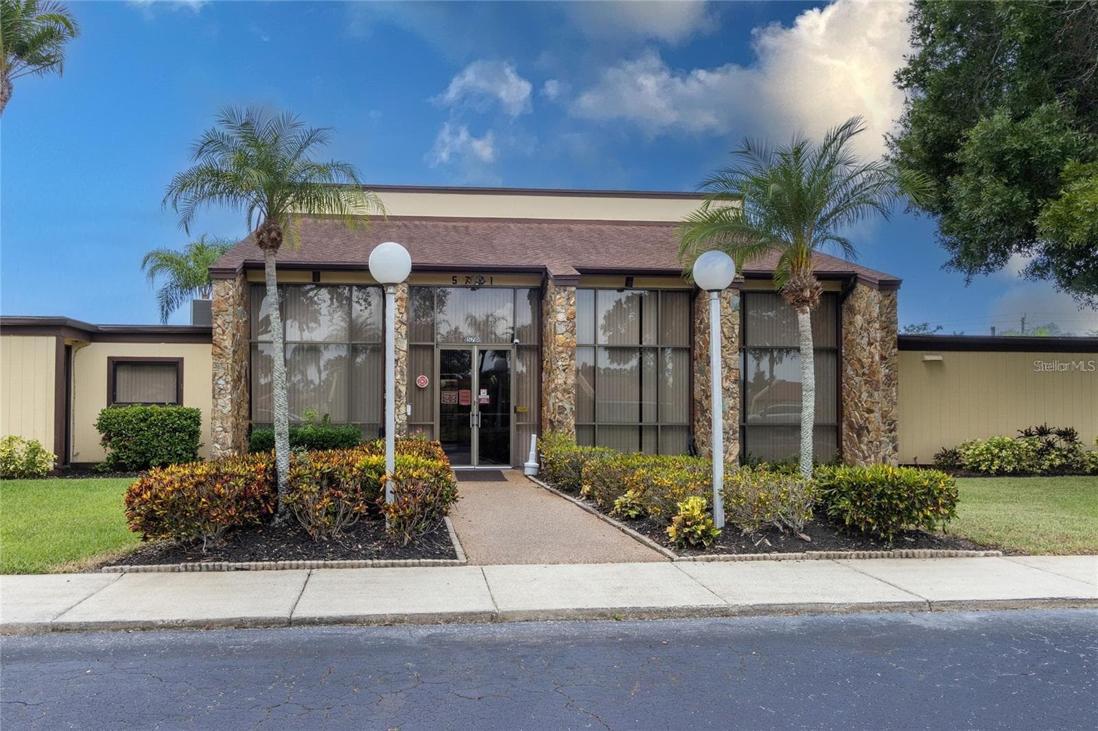 Condominium at 1435 57TH ST W #1435, BRADENTON, photo 31 of 35