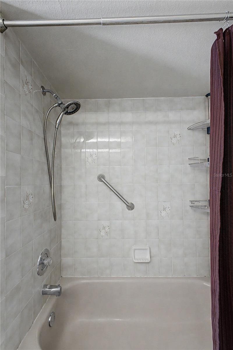 Bath/Shower Combo - 1364 OVERLAND DR, SPRING HILL