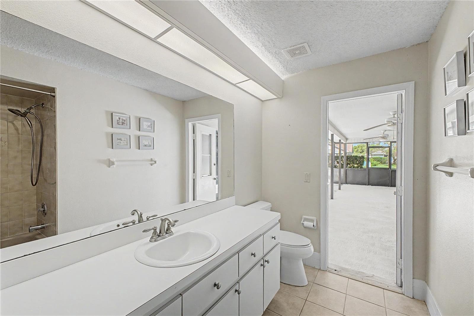 Guest/Pool Bathroom - 1364 OVERLAND DR, SPRING HILL