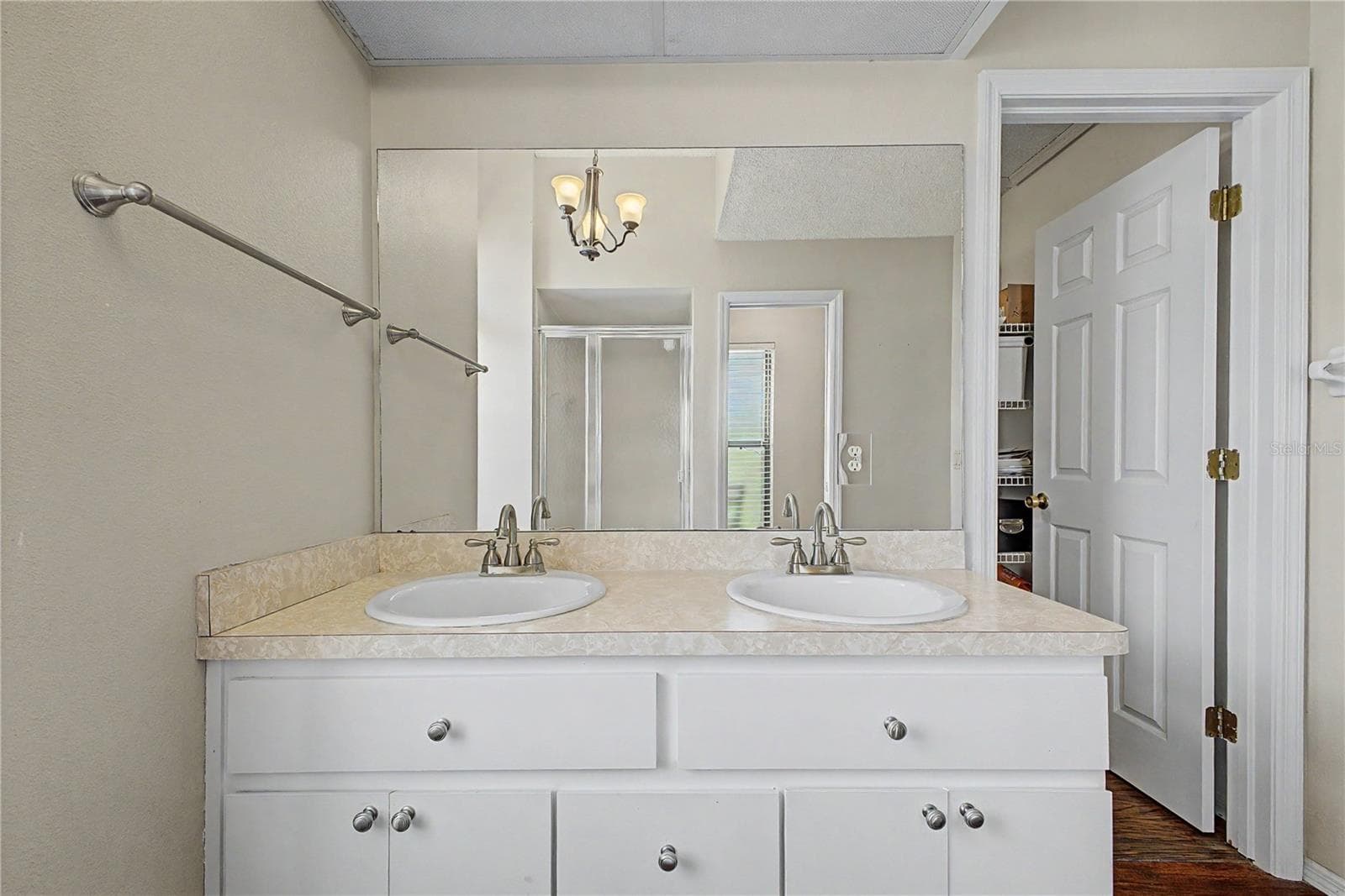 Dual Vanity - 1364 OVERLAND DR, SPRING HILL