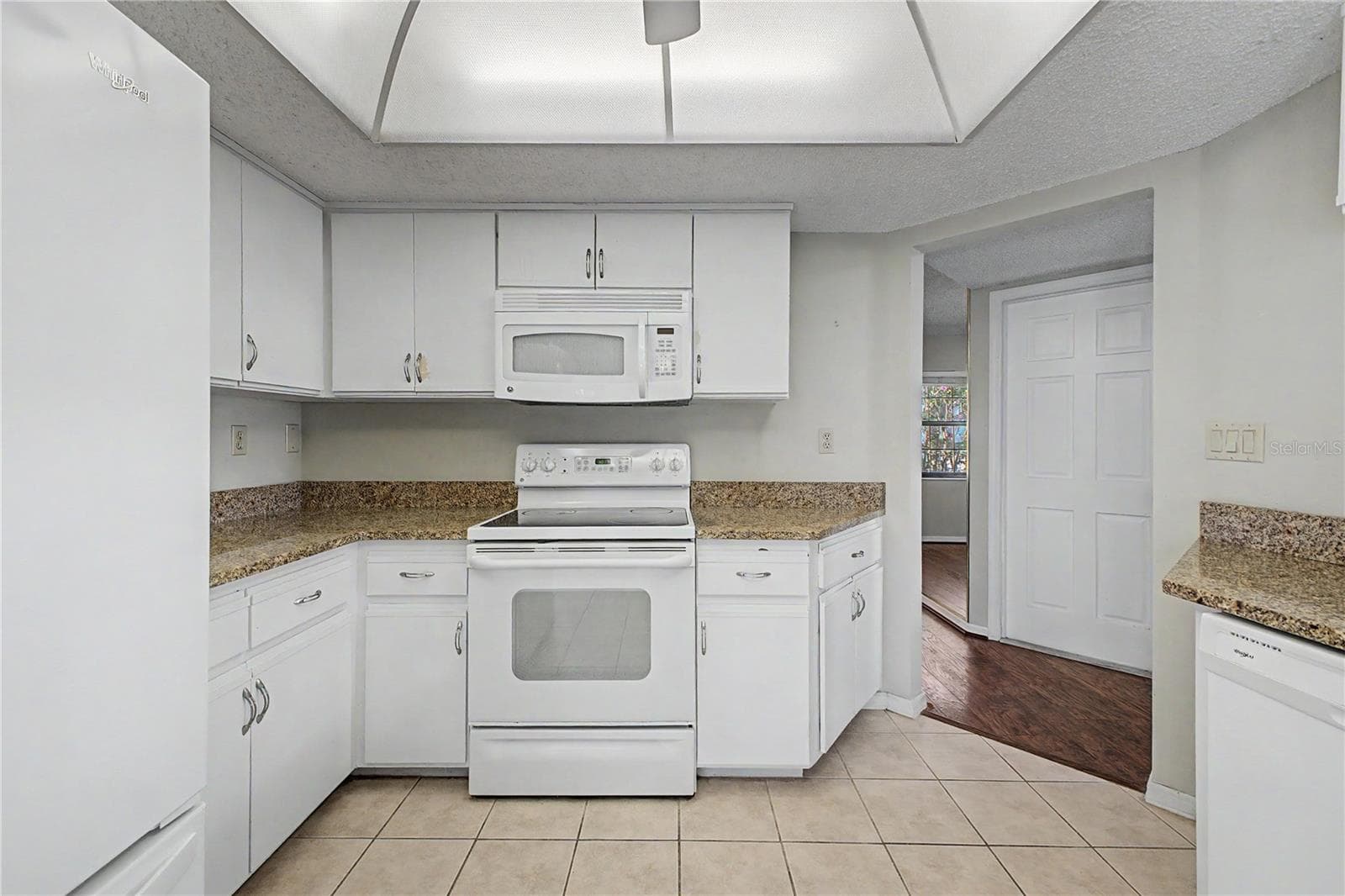 Single Family Residence at 1364 OVERLAND DR, SPRING HILL, photo 9 of 52