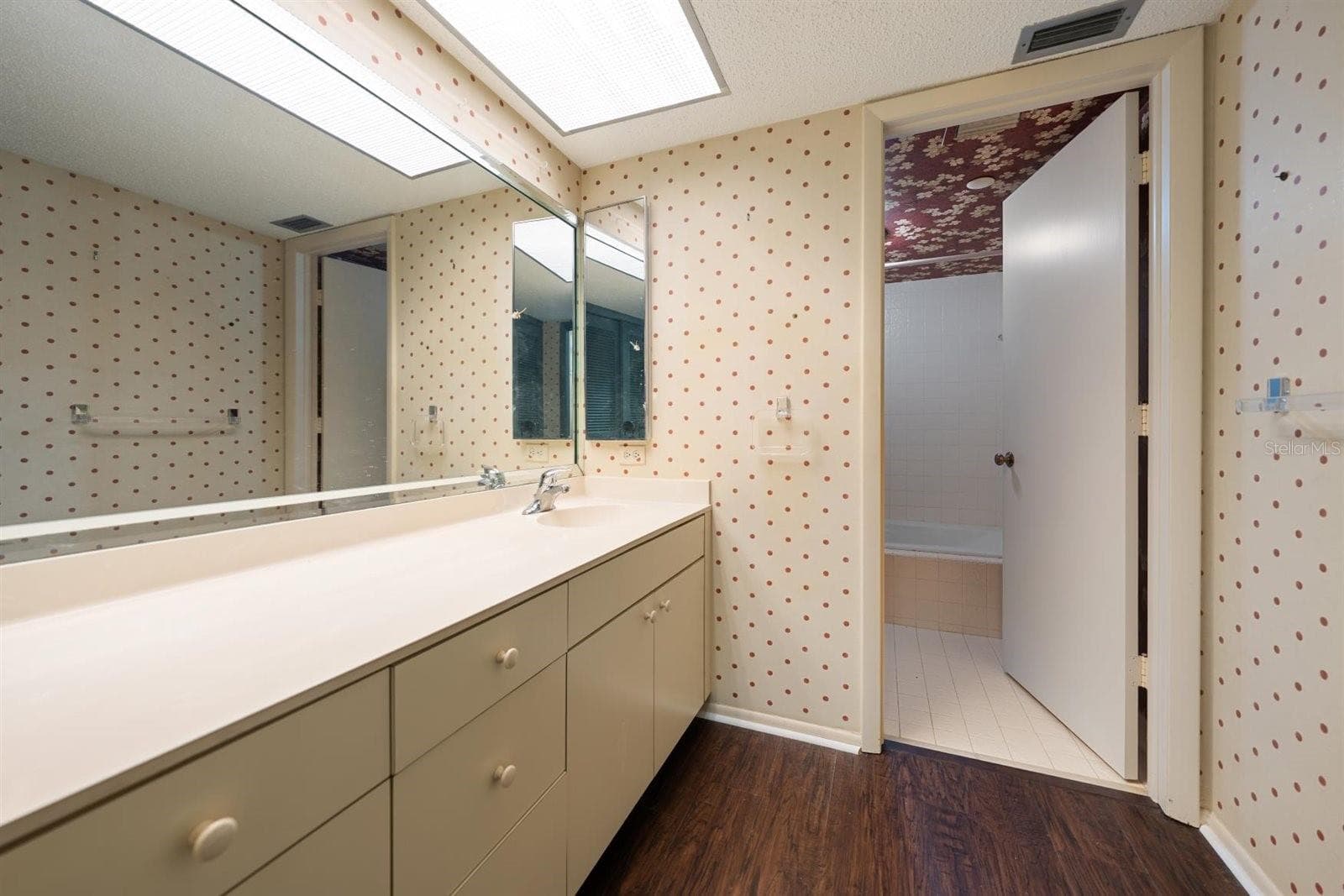 Condominium at 1250 GULF BLVD #706, CLEARWATER BEACH, photo 18 of 32