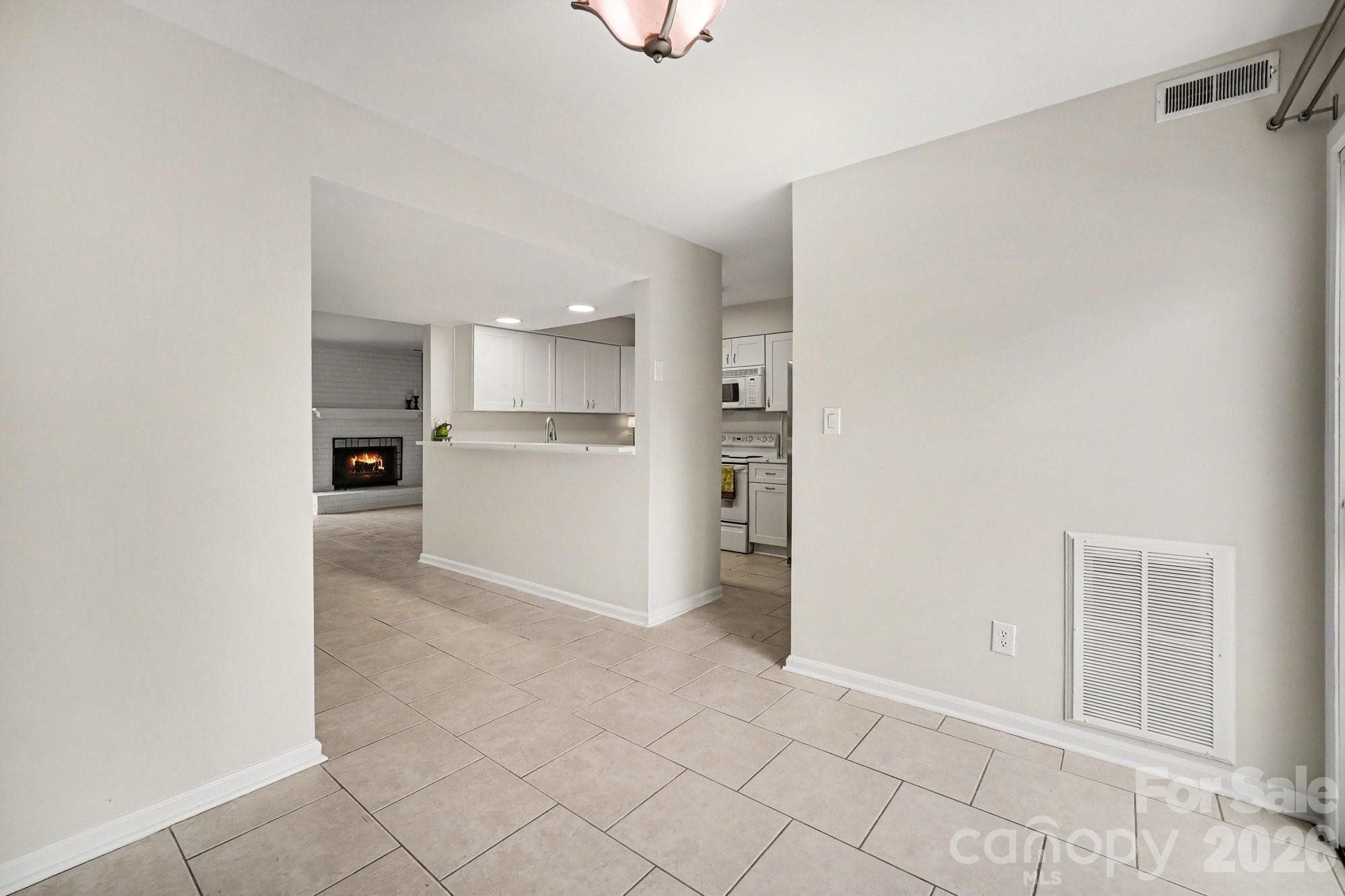 Townhouse at 11009 Carmel Crossing Road, Charlotte, photo 6 of 30