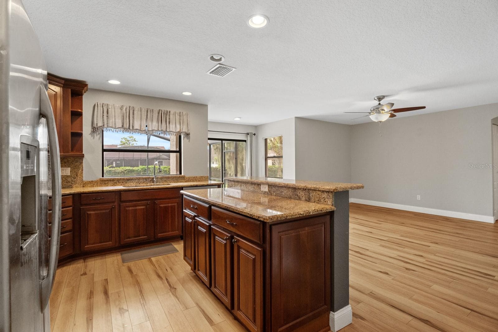 Single Family Residence at 7437 PINEMOUNT DR, ORLANDO, photo 3 of 43