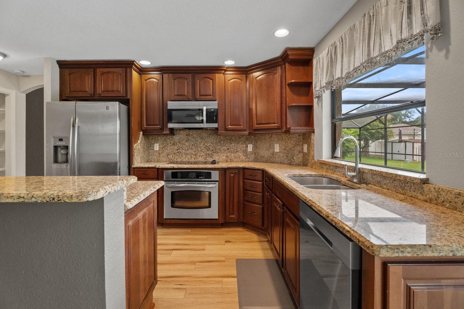 Single Family Residence at 7437 PINEMOUNT DR, ORLANDO, photo 4 of 43