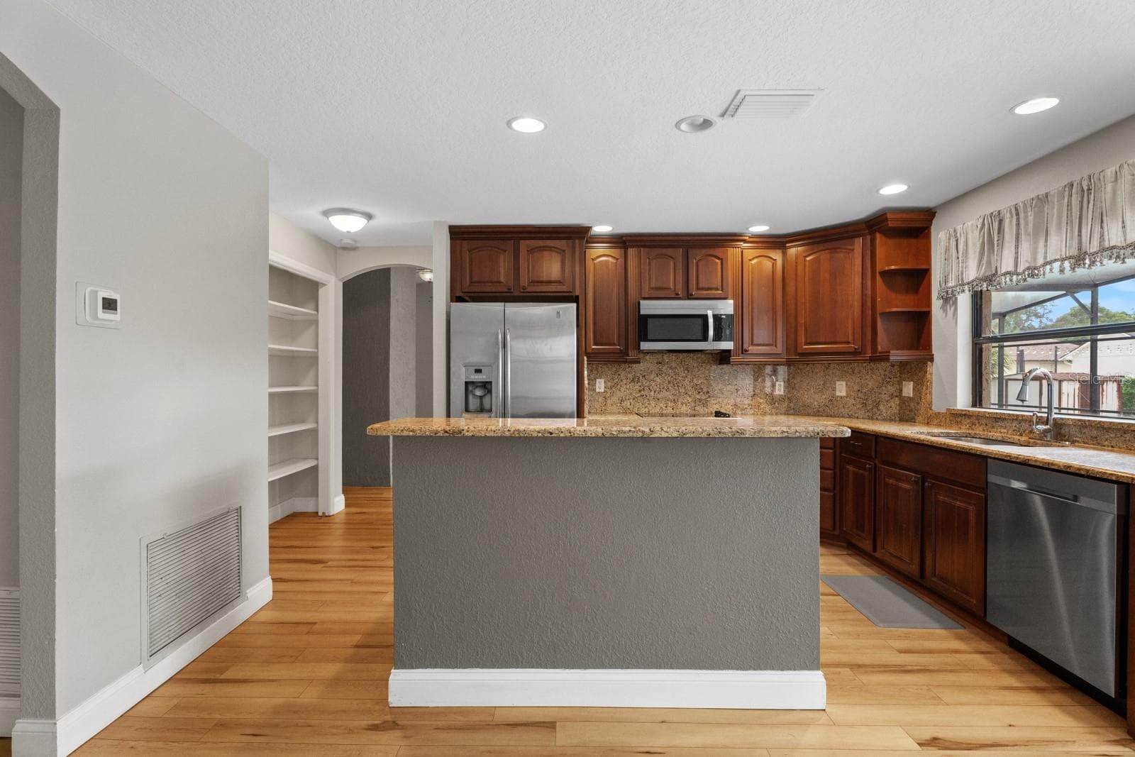 Single Family Residence at 7437 PINEMOUNT DR, ORLANDO, photo 5 of 43